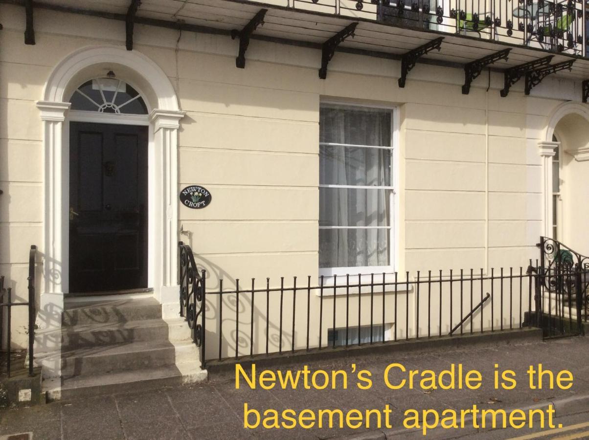 Newton'S Cradle Apartment Tenby Bagian luar foto